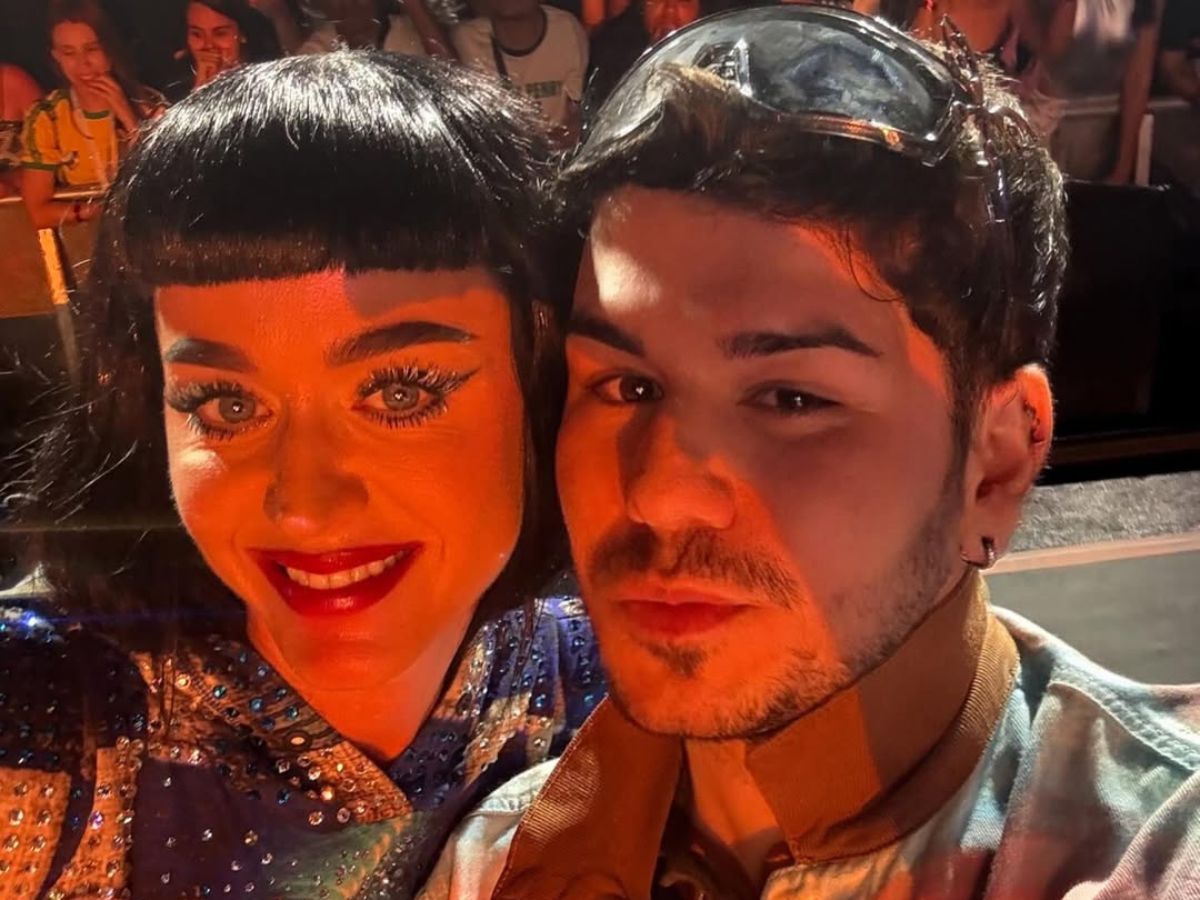 Katy Perry transforma show em Curitiba em momento emocionante para fã que perdeu a mãe