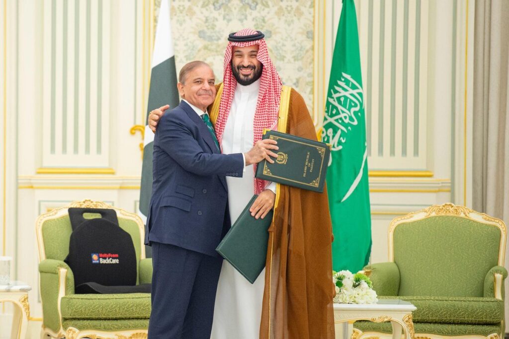 arabia-saudita-e-paquistao-assinam-acordo-estrategico-de-defesa-mutua