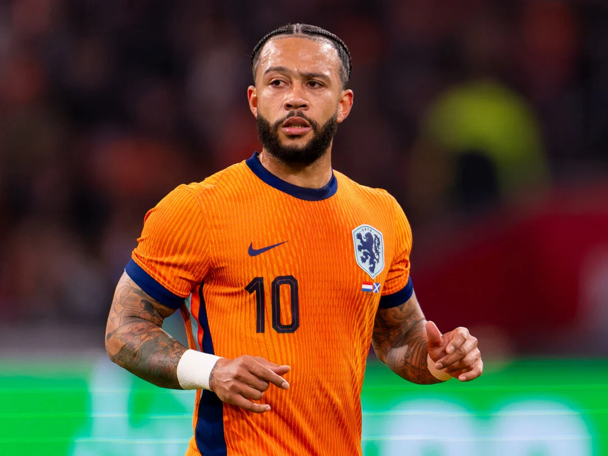 Memphis Depay nega polêmicas no Corinthians e promete pronunciamento