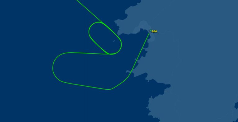 controlador-de-torre-cochila-e-aviao-da-voltas-no-ceu-por-18-minutos