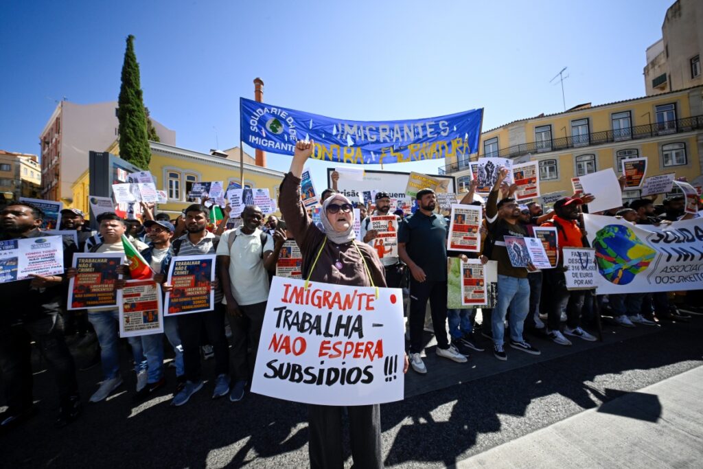 manifestantes-protestam-em-portugal-contra-politica-migratoria