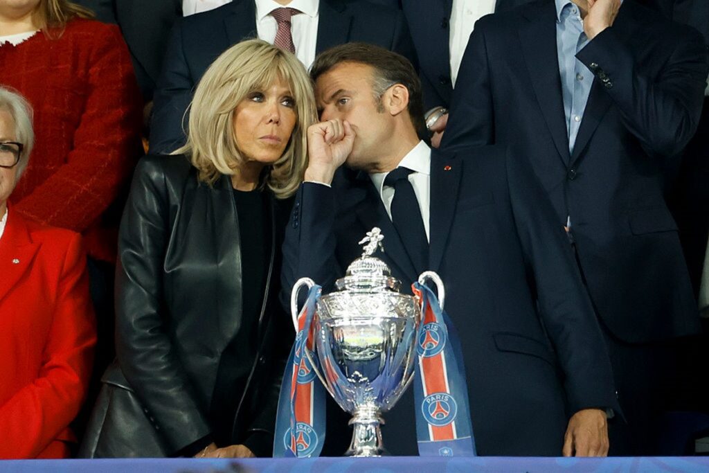macron-apresentara-laudos-para-provar-que-esposa-e-mulher.-entenda