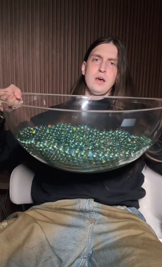 felca-reflete-sobre-saude-mental-no-setembro-amarelo:-“vale-a-pena-resistir”