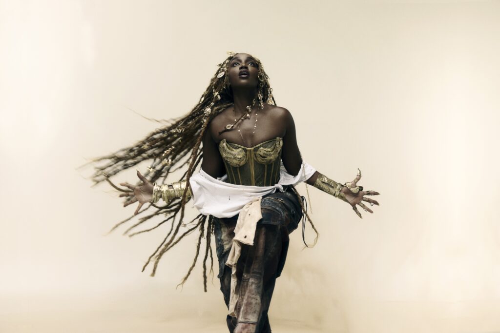 iza-abre-nova-fase-da-carreira-com-cancoes-de-reggae-que-falam-de-paz-e-amor