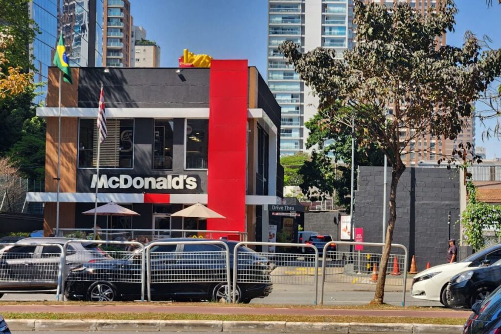 faria-lima:-briga-por-leito-de-rio-envolve-prefeitura-e-ate-mcdonald’s