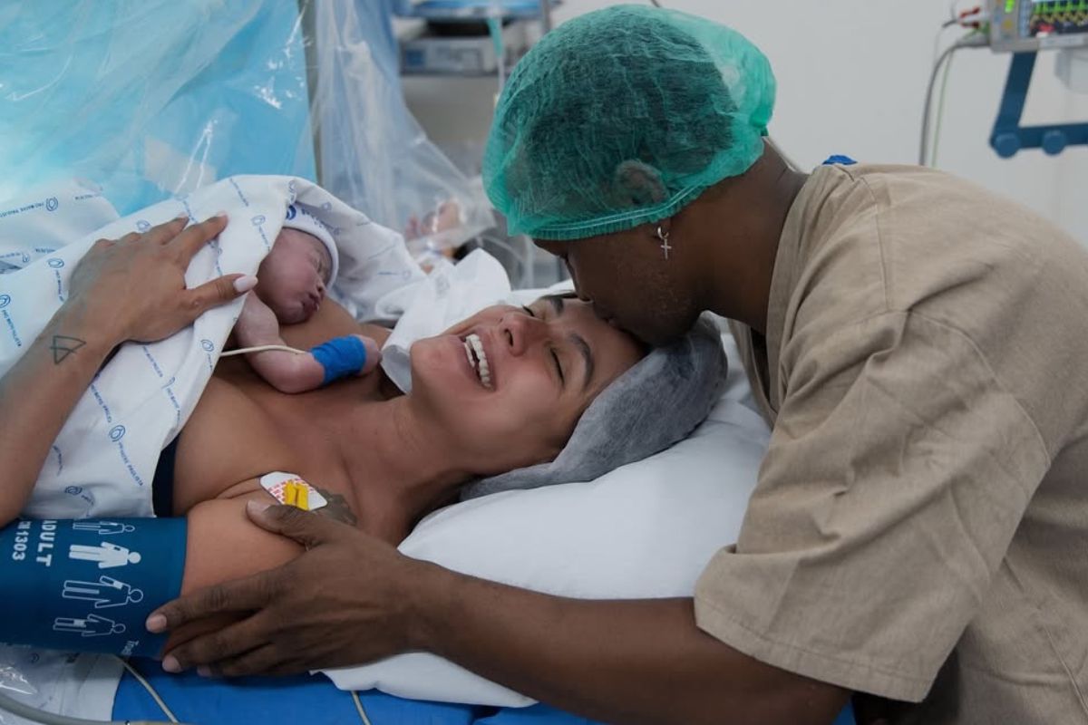 Veja as primeiras fotos de Bento, filho de Carol Peixinho e Thiaguinho