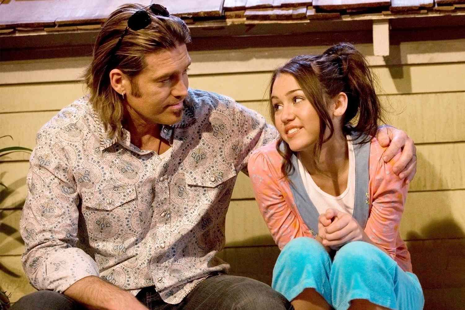 Miley Cyrus faz as pazes com o pai em nova música após anos de brigas: “Bandeira branca”