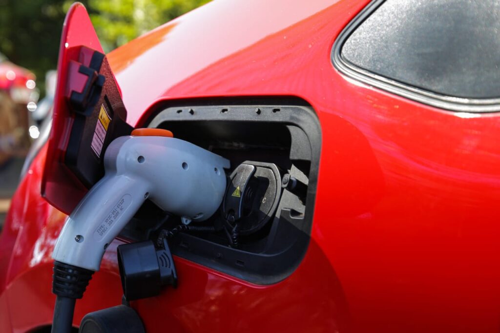 fraudes-explodem-apos-df-virar-atrativo-para-compra-de-carros-eletricos