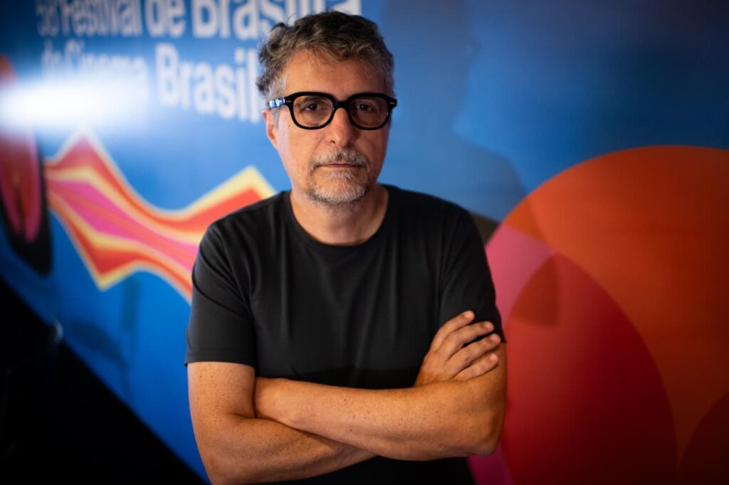 kleber-mendonca-filho-comemora-nova-safra-de-filmes:-“pais-do-cinema”