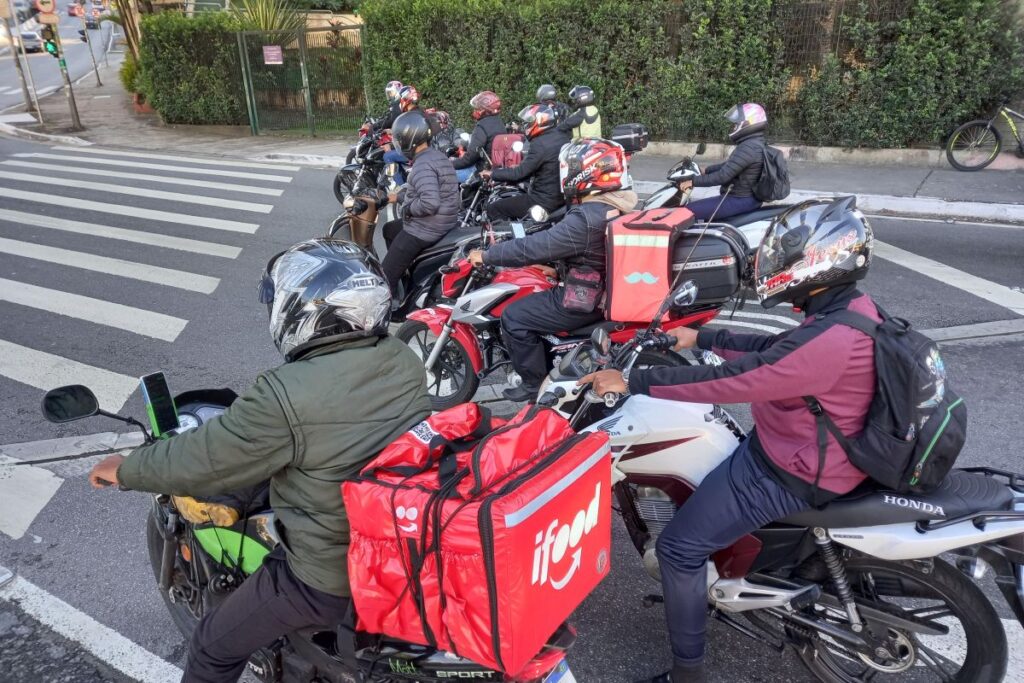 ate-sirene-na-moto:-veja-como-cidades-regulam-apps-de-entrega-no-mundo