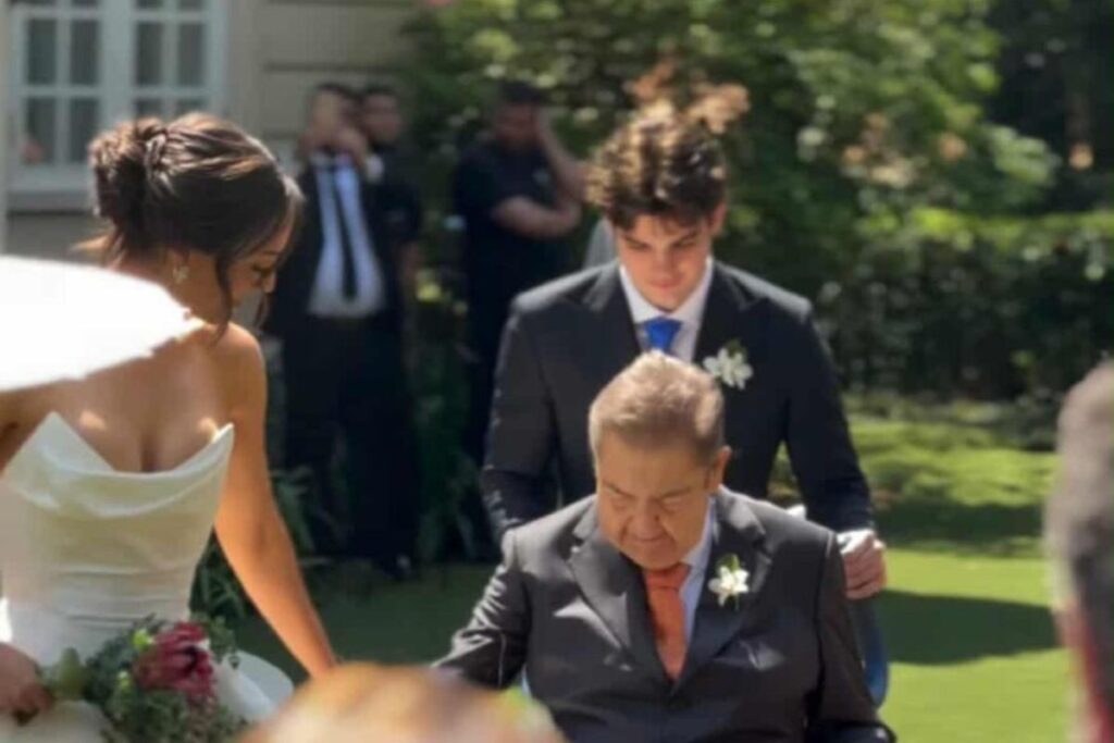 de-cadeira-de-rodas,-faustao-leva-filha,-lara,-ao-altar;-veja-imagens