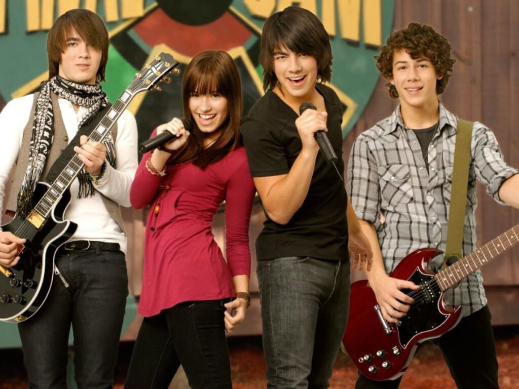 relembre-os-maiores-sucessos-de-“camp-rock”,-enquanto-jonas-brothers-filmam-o-3o-filme