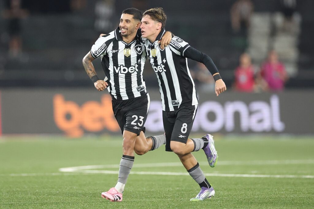 com-um-a-menos,-botafogo-vence-o-atletico-mg-por-1-x-0-no-brasileirao