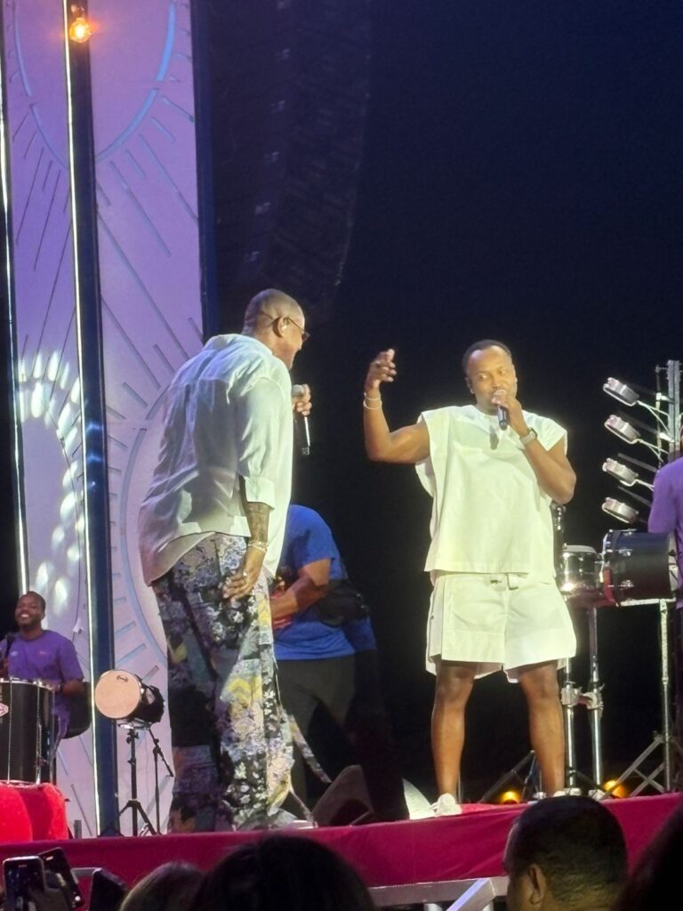 thiaguinho-retorna-aos-palcos-apos-nascimento-do-filho:-“estou-virado-sem-ter-ido-pra-balada”