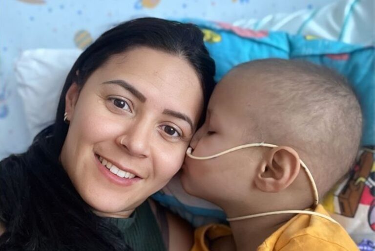 “tinha-algo-errado”,-diz-mae-apos-filho-ter-tumor-confundido-com-gripe