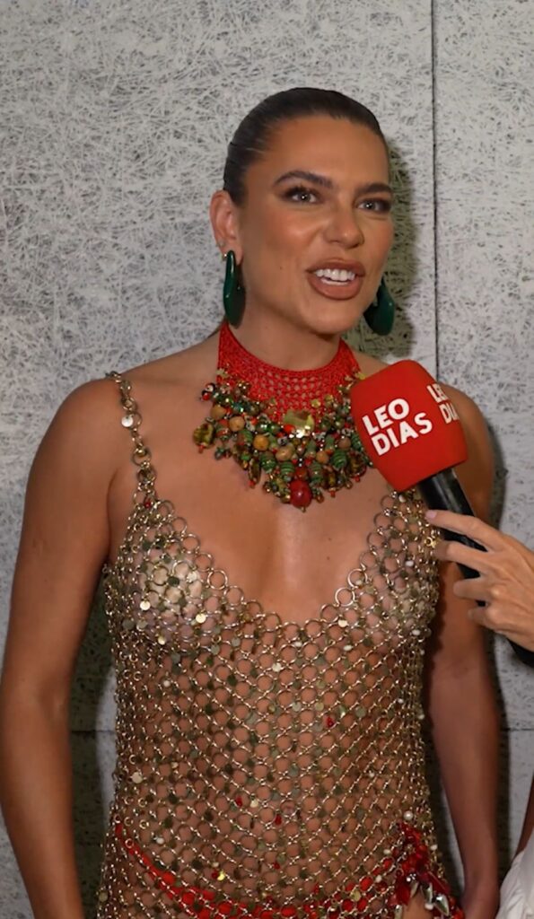 mariana-goldfarb-celebra-coroacao-de-virginia-e-reforca-papel-de-musa-na-grande-rio