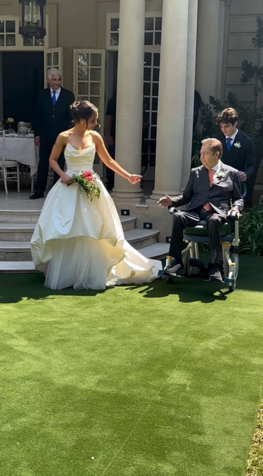 Esposa de Faustão celebra apresentador no casamento da filha e agradece doadores