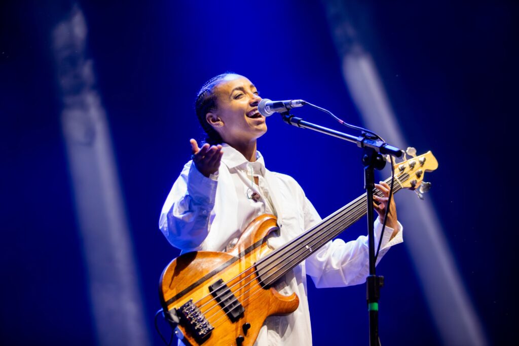 esperanza-spalding-leva-ao-festival-estilo-brasil-a-apoteose-do-jazz