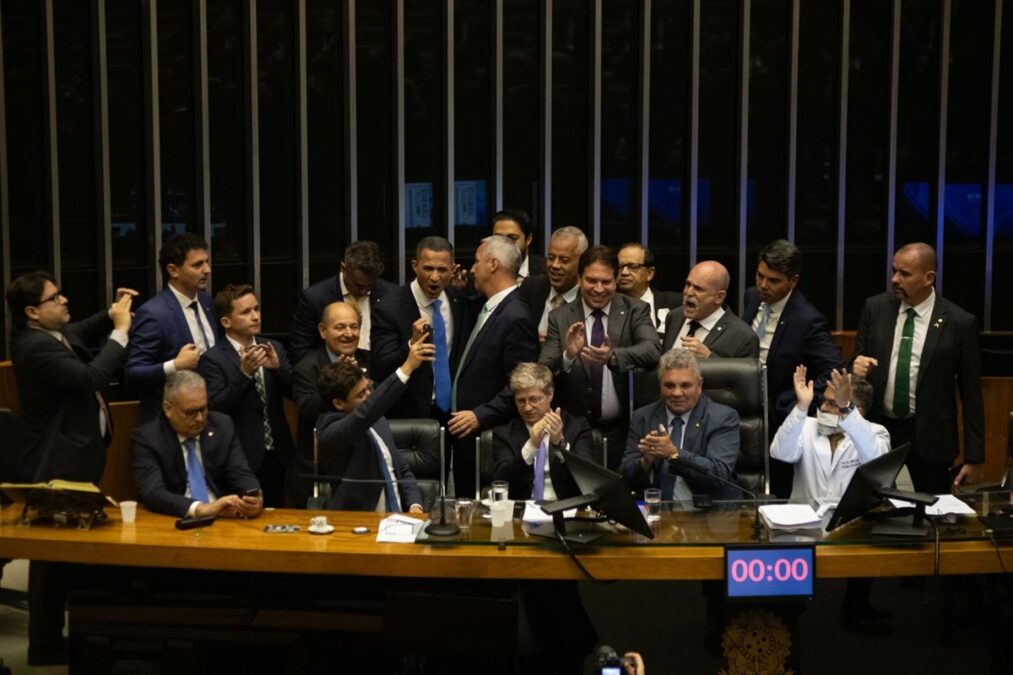 Após ser alvo de críticas, Câmara deve avançar com isenção do IR