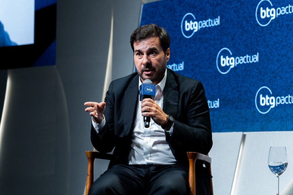 oposicao-“ressuscitou-lula”-e-tarcisio-deveria-ser-candidato,-diz-maia