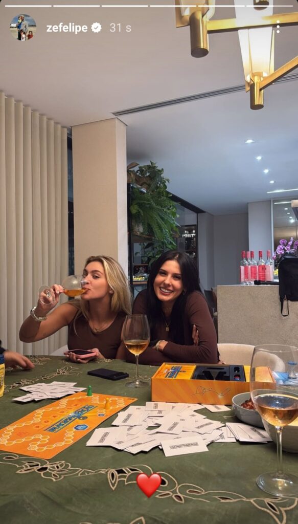 apaixonado?-ze-felipe-posta-ana-castela-em-noite-de-jogos-na-casa-da-cantora