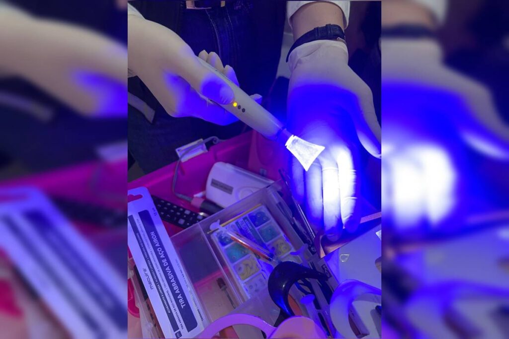 de-jaleco-e-tornozeleira:-policia-fecha-clinica-de-falsa-dentista