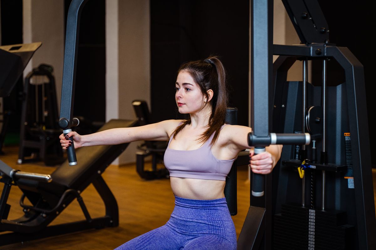 seios-firmes-e-postura:-treino-de-superiores-valoriza-a-saude-feminina