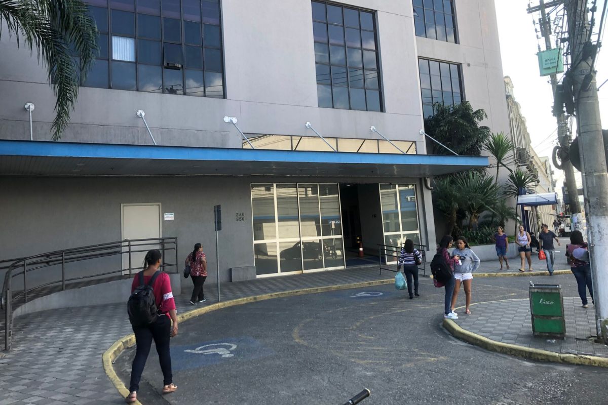 Aluna de 27 anos denúncia professor por assédio sexual em Santos