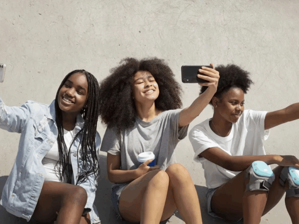 solidao-na-geracao-z:-especialista-fala-sobre-os-maleficios-dos-eletronicos-e-a-falta-de-interacao-humana