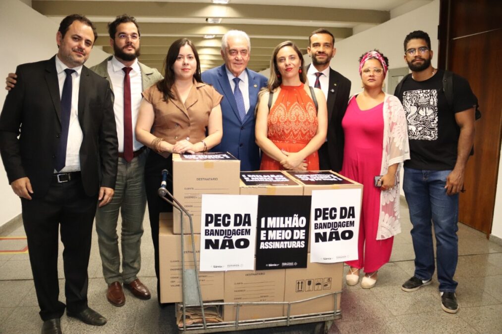 CCJ do Senado recebe 1,5 milhão de assinaturas contra PEC da Blindagem
