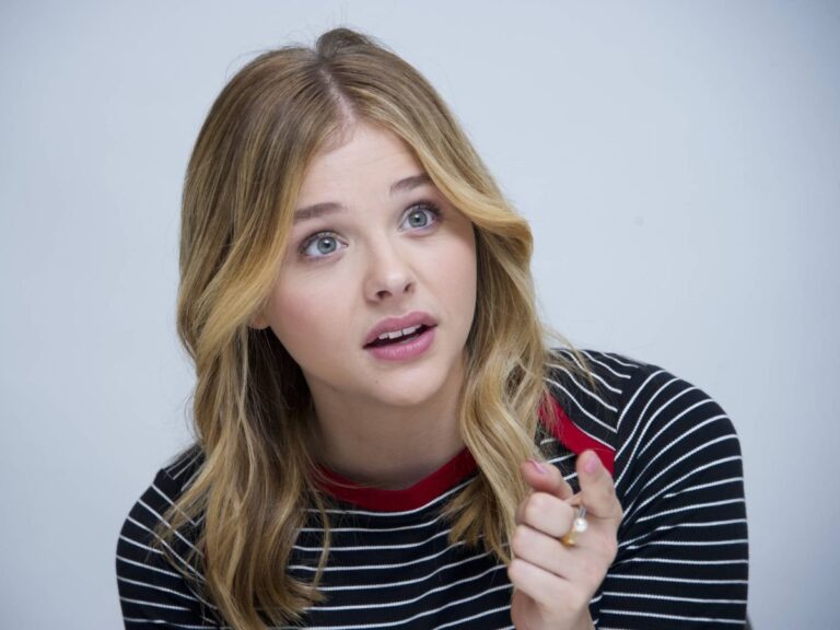 chloe-grace-moretz-faz-raro-comentario-sobre-a-esposa:-“casamento-dos-sonhos”