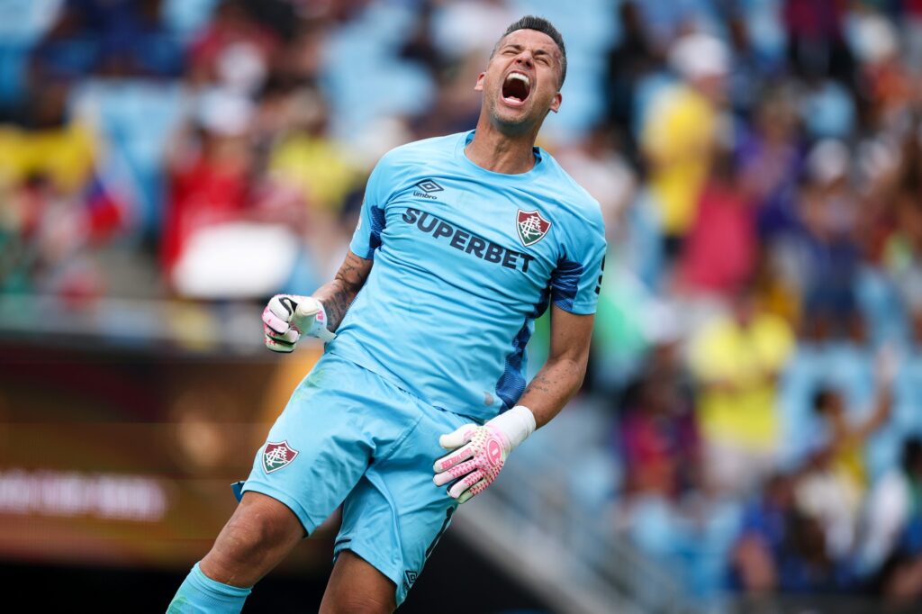 fabio-se-pronuncia-apos-demissao-de-renato-gaucho:-“tem-que-seguir”