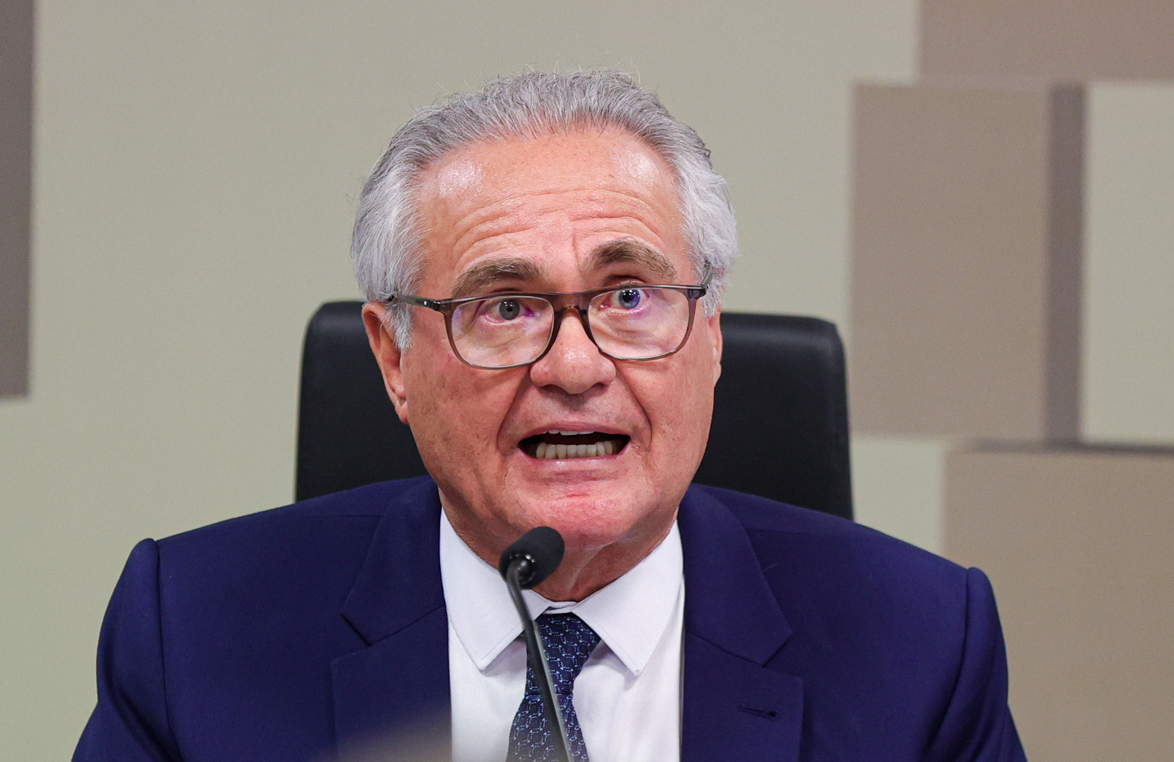 Com recados para a Câmara, isenção “paralela” do IR avança no Senado