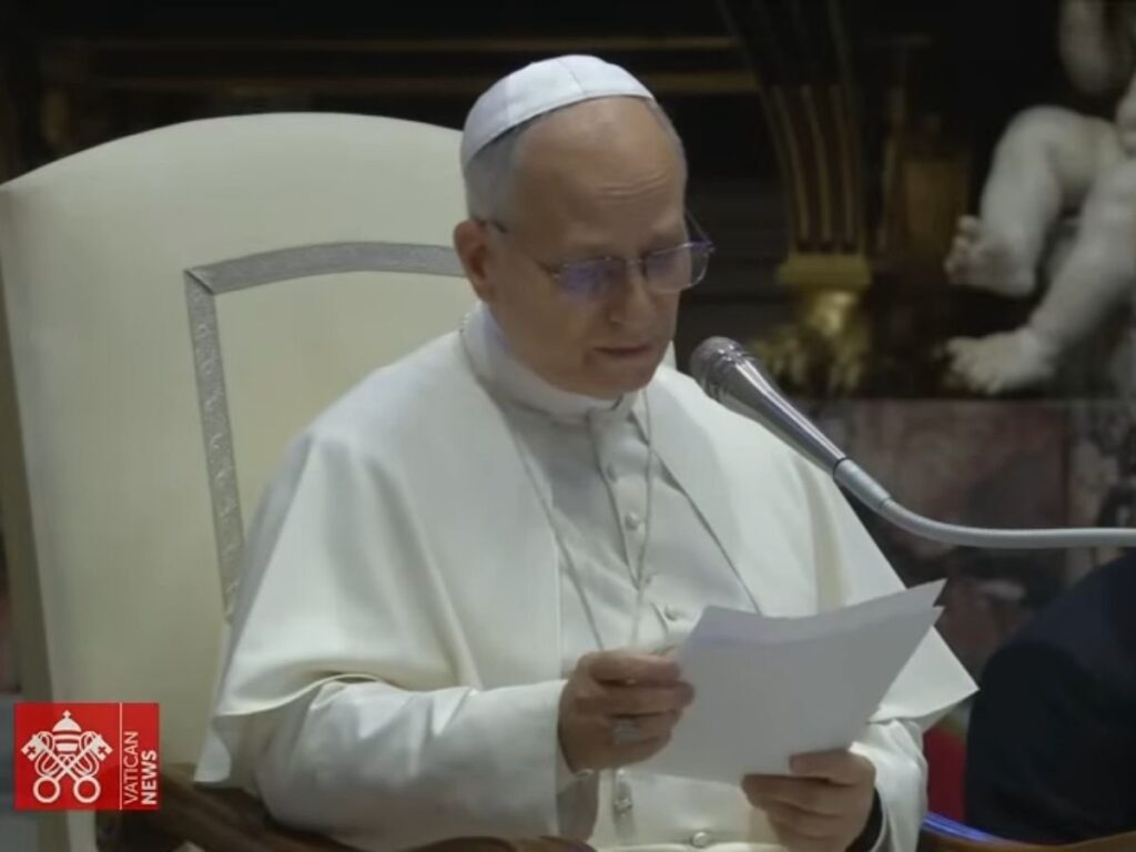 papa-leao-xiv-veta-a-criacao-de-um-“papa-ia”:-“nao-vou-autorizar-algo-assim”