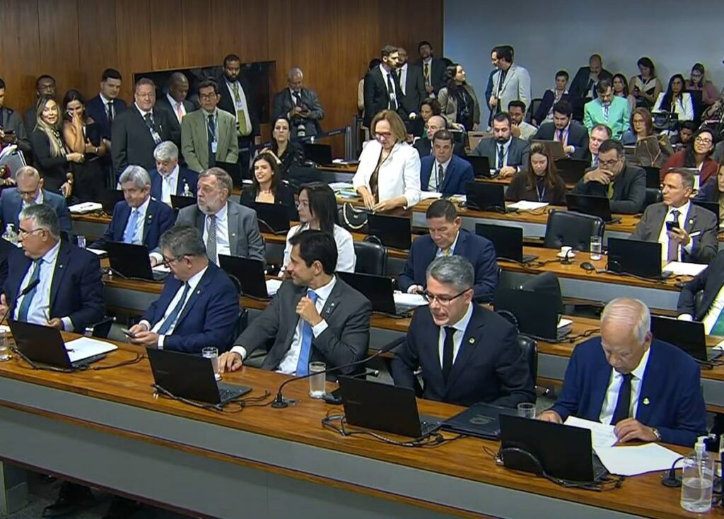 enterrada,-pec-da-blindagem-dava-foro-ate-para-presidentes-de-partidos