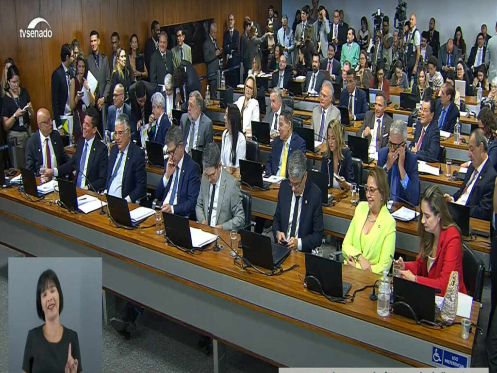 ccj-do-senado-rejeita-pec-da-blindagem-por-unanimidade