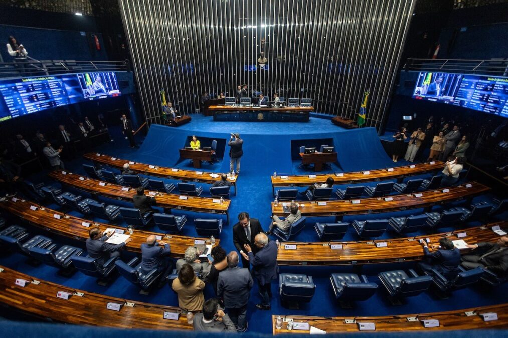 Senado aprova projeto que tira impactos do tarifaço da meta fiscal