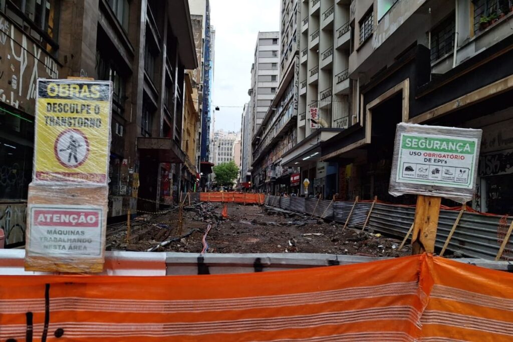 obra-de-calcadao-na-republica-atrasa-e-comerciantes-relatam-prejuizos