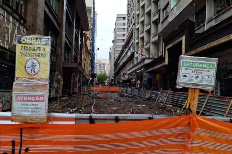 obra-de-calcadao-na-republica-atrasa-e-comerciantes-relatam-prejuizos