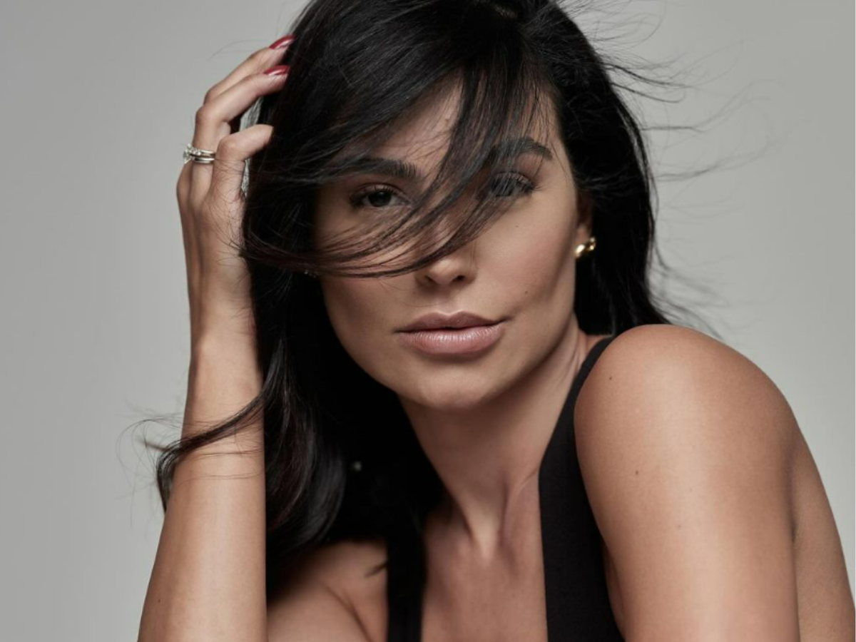 Cíntia Chagas compara rotina de luxo a novela de Manoel Carlos: “Sou a Helena”