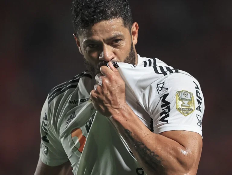 hulk-abre-mao-da-bracadeira-de-capitao-e-deixa-futuro-no-atletico-mg-em-aberto