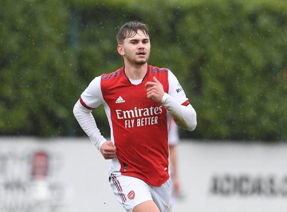 Morre ex-jogador do Arsenal aos 21 anos após lesão cerebral em jogo da 7ª divisão inglesa