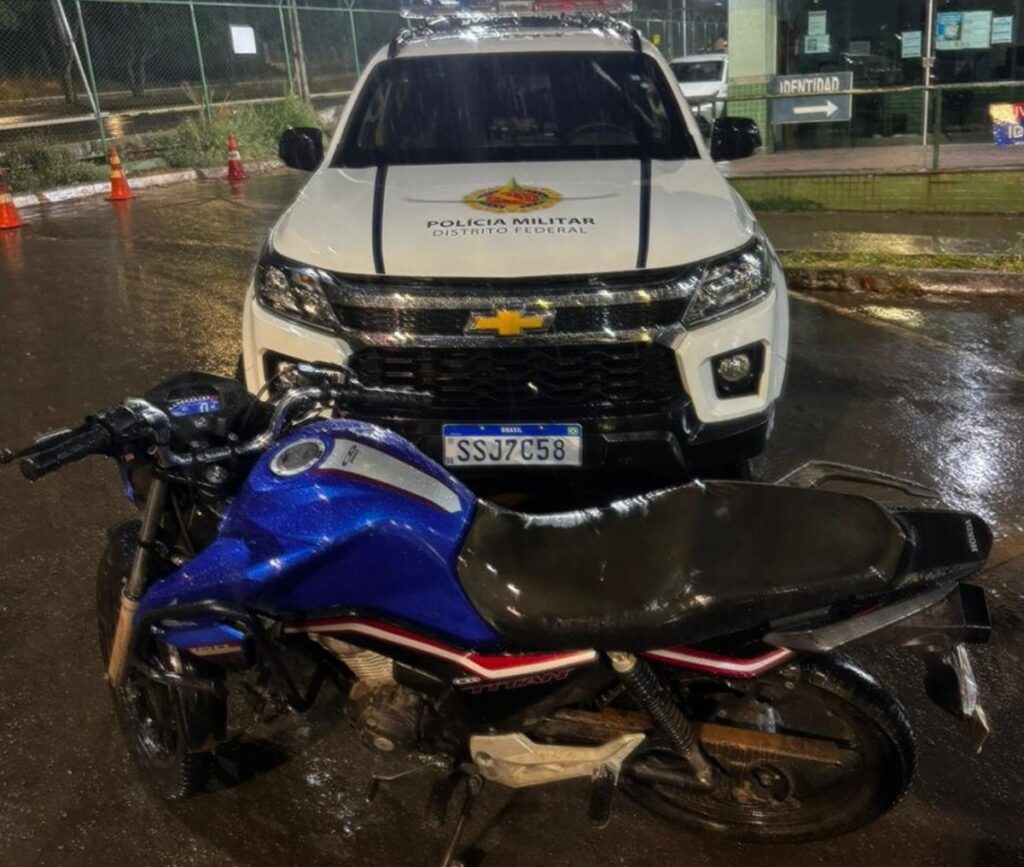 moto-furtada-em-frente-a-sede-da-pf-e-recuperada-pela-policia-militar