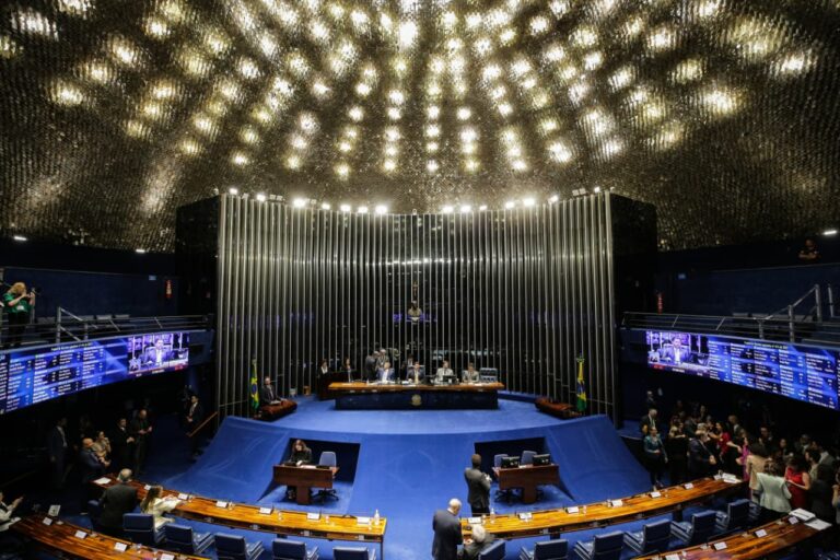senado-paga-r$-173,6-mil-por-mes-a-assessores-de-“comissoes-fantasmas”
