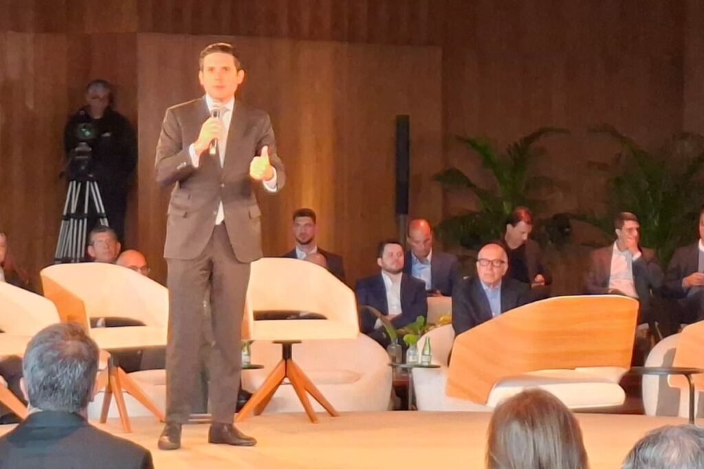 hugo-motta-diz-que-lula-esta-“caminhando-para-sua-quarta-eleicao”