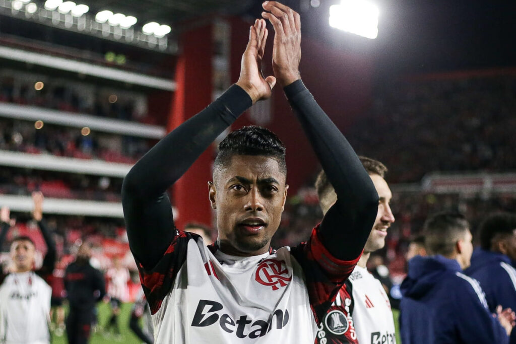 bruno-henrique-e-alvo-de-processo-de-conmebol-apos-gestos-obscenos