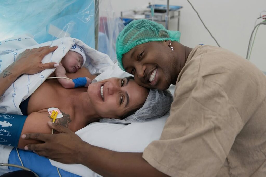 do-tardezinha-a-madrugadinha?-thiaguinho-celebra-nova-rotina-ao-lado-do-filho