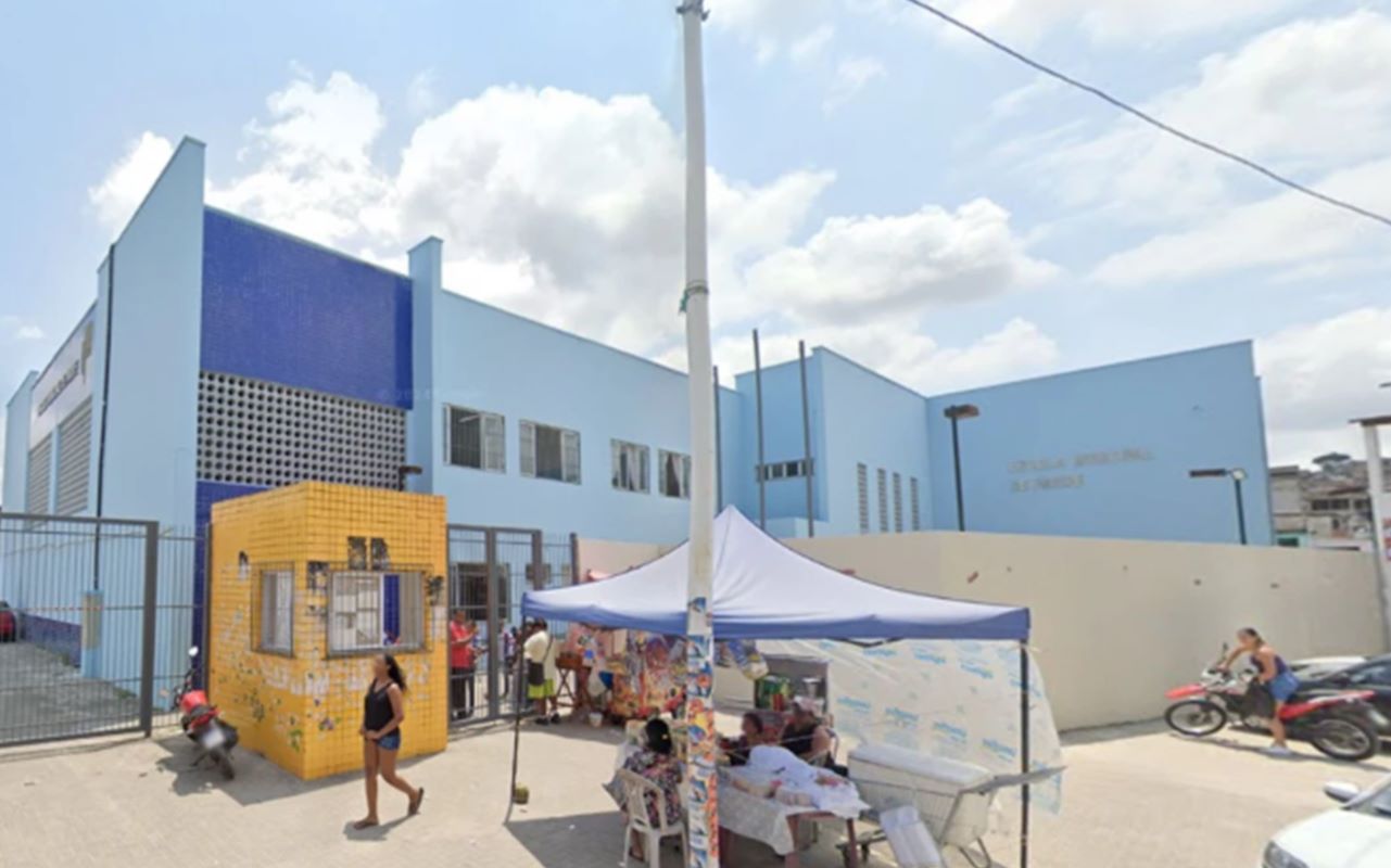 Ex-funcionária invade escola e ameaça vice-diretora com massageador
