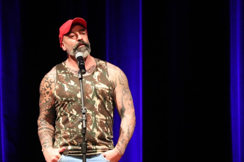 Humorista tem shows cancelados após ser condenado por estupro da filha