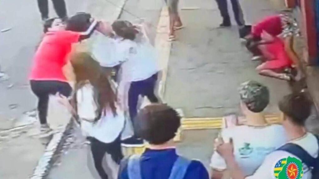 casal-e-preso-apos-invadir-colegio-e-agredir-mae-de-estudante-em-goias